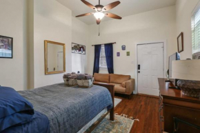 CUTE QUIET MID-CITY STUDIO - Central Location